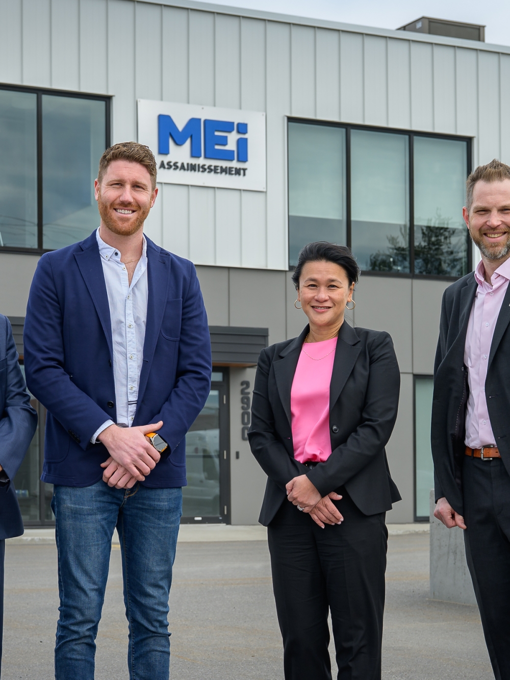 Photo de Donald Lefèbvre (IQ) Jonathan St-Pierre (MEi Assainissement) Bicha Ngo (IQ) Olivier Boucher (IQ)
