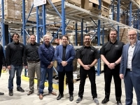 Bernard Drainville accompagné de l'équipe de Logistique CAF